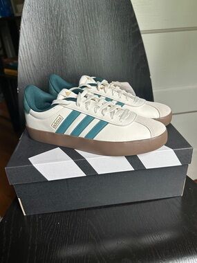 adidas VL Court 3.0 Shoes (Women’s US 9.5)